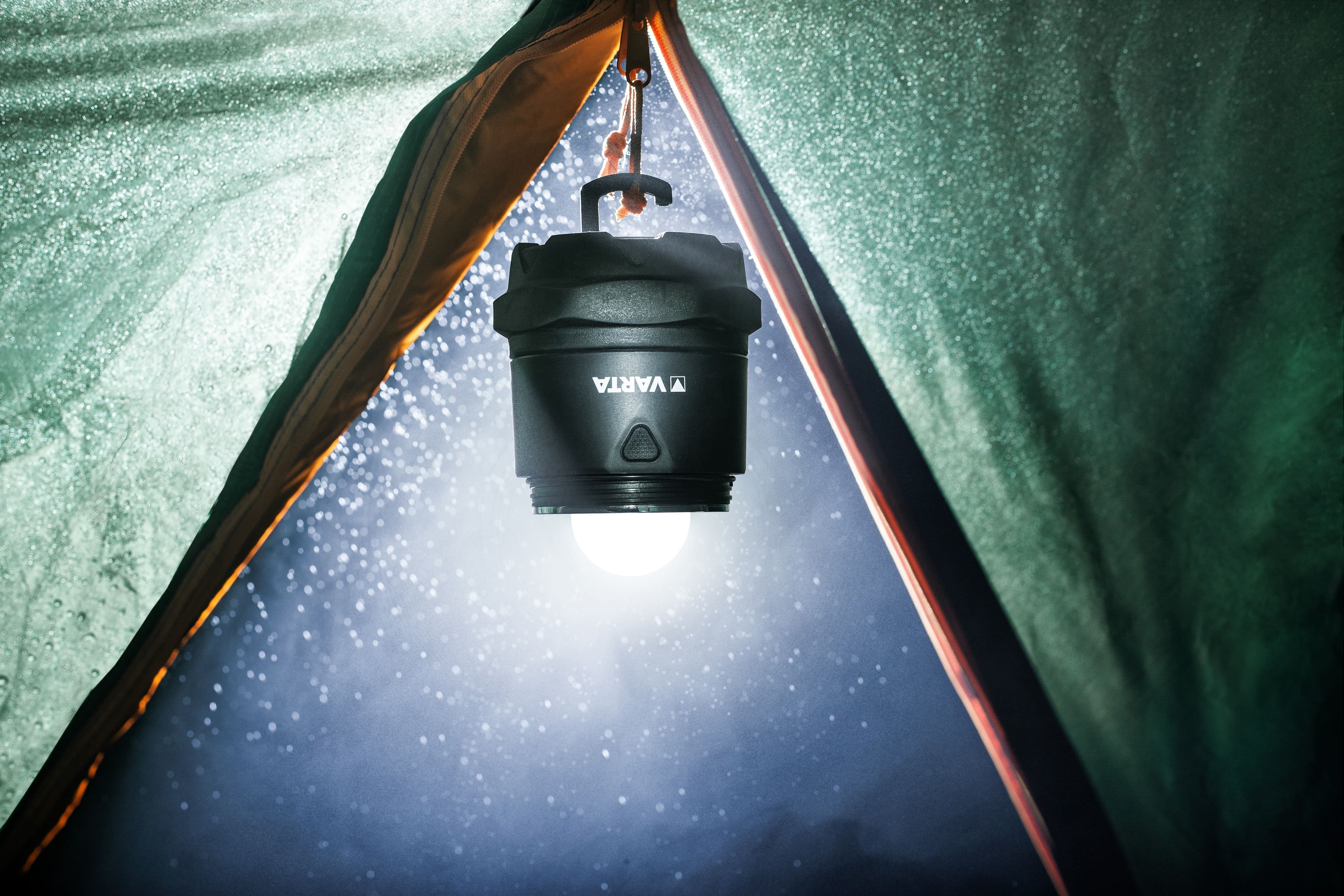 VARTA LED-Camping-Leuchte Indestructible L30 Pro, 450 lm, Batteriebetrieb